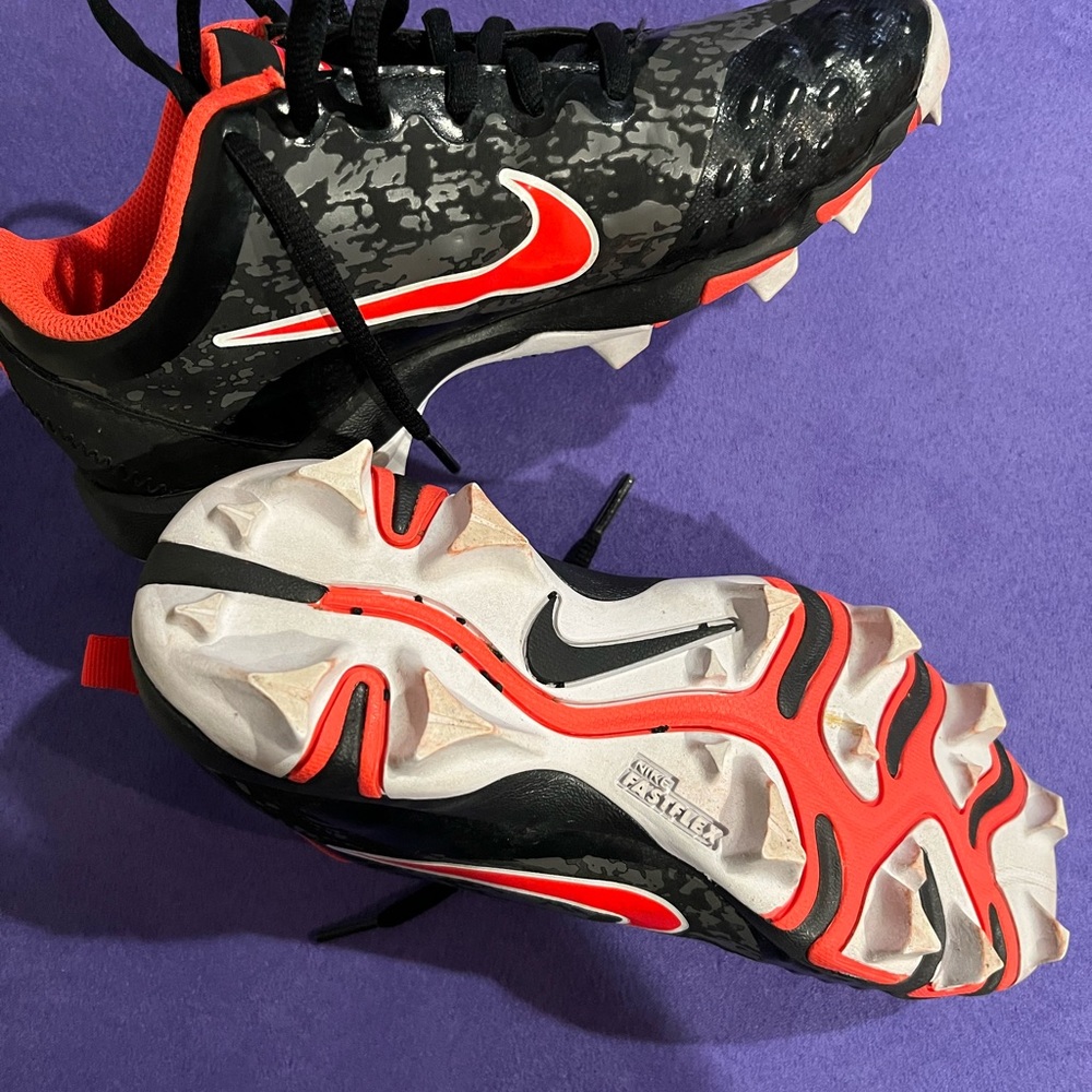 Youth Sz 3 Nike Fastflex Football Cleats